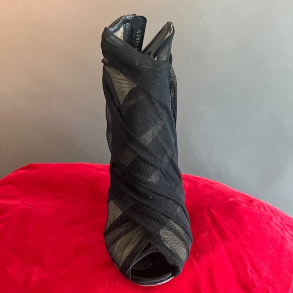 ⭐️🎉HOST PICK 🎉⭐️ Dolce & Gabbana Sheer Net Shoe - Picture 3 of 12